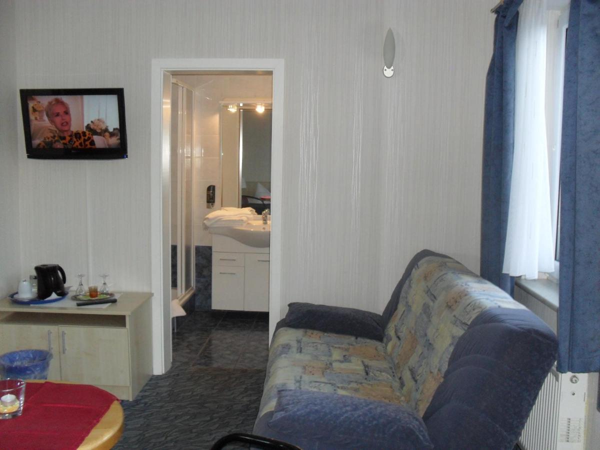 Hotel-Pension Zur Mole Wiek auf Rügen Exterior foto